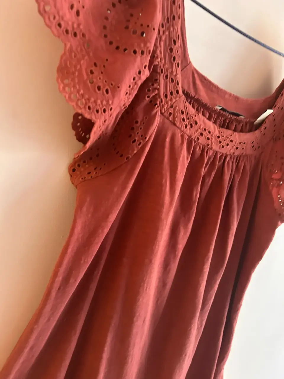 Vestido café con encaje - miniatura 3