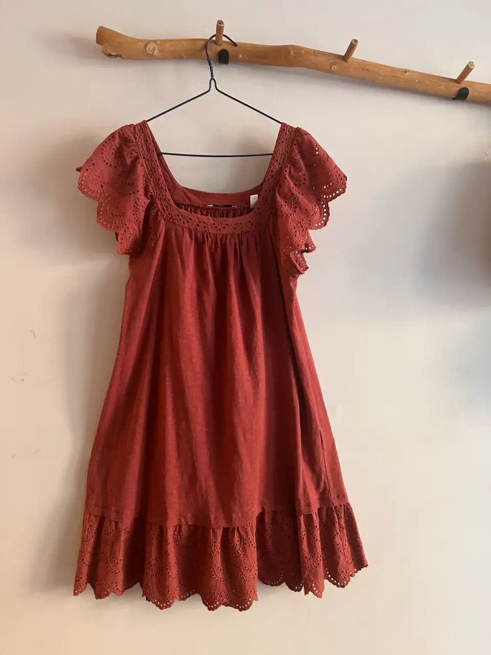 Vestido café con encaje - miniatura 5