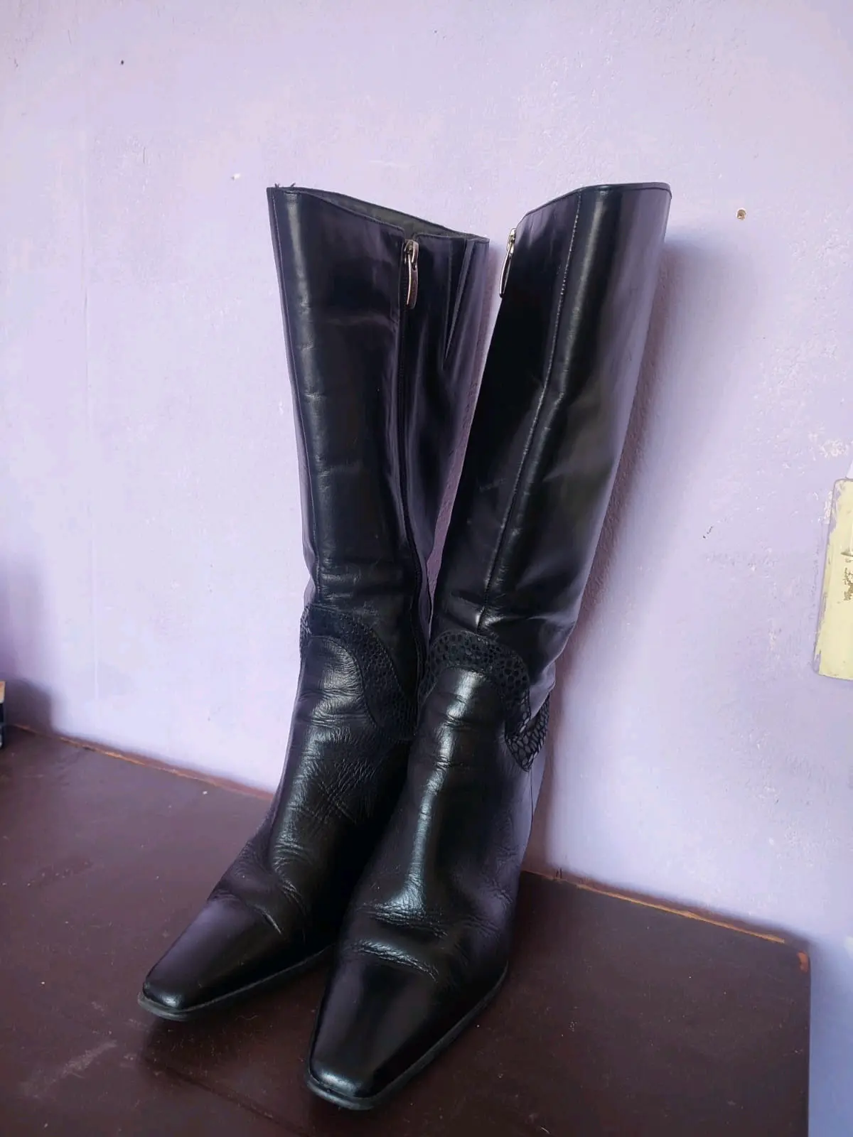 Botas de cuero marrón y negras - miniatura 2