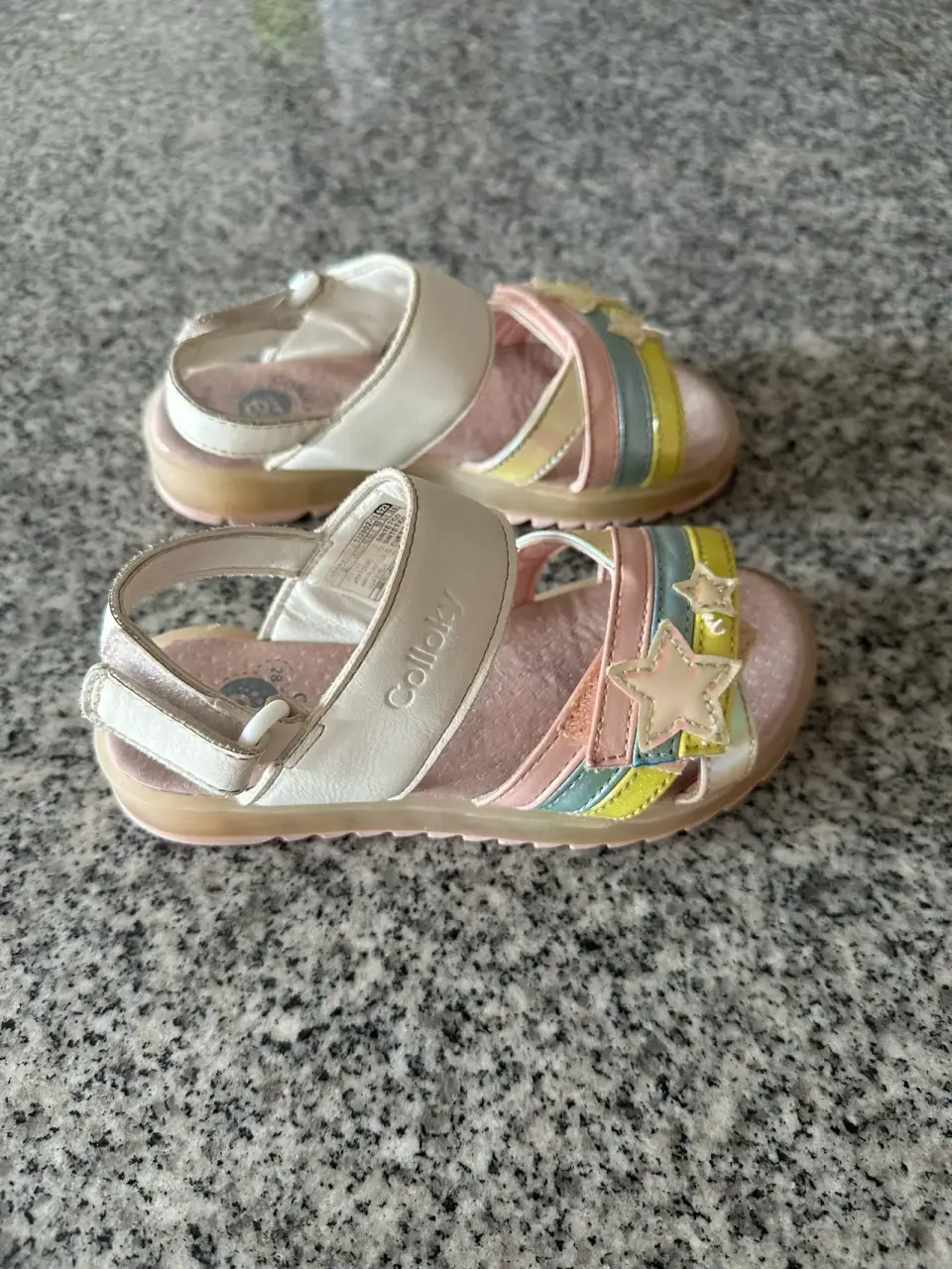 Sandalias infantiles con estrellas - miniatura 2