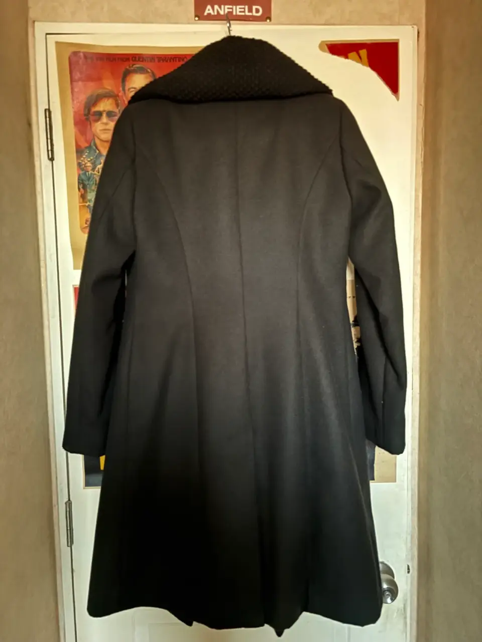 Abrigo negro con cuello ancho - miniatura 3