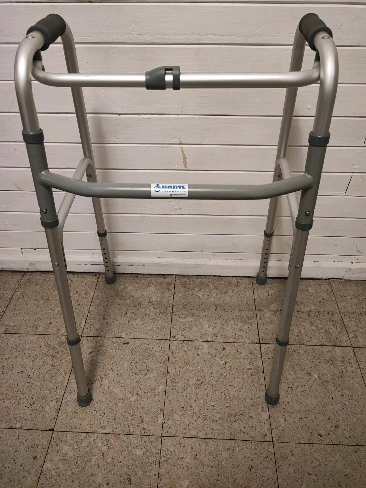 Andador plegable gris metálico - miniatura 2