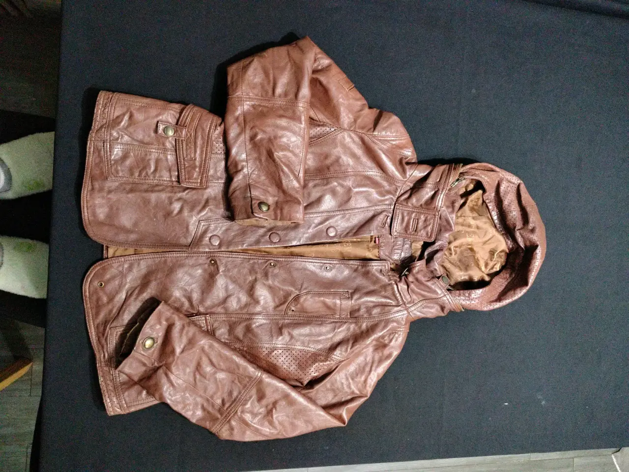 Chaqueta de cuero marrón con capucha - miniatura 1