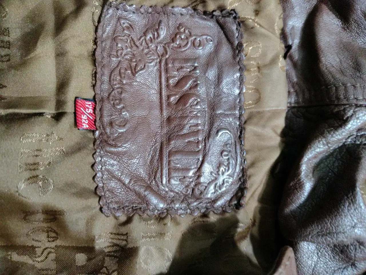 Chaqueta de cuero marrón con capucha - miniatura 2