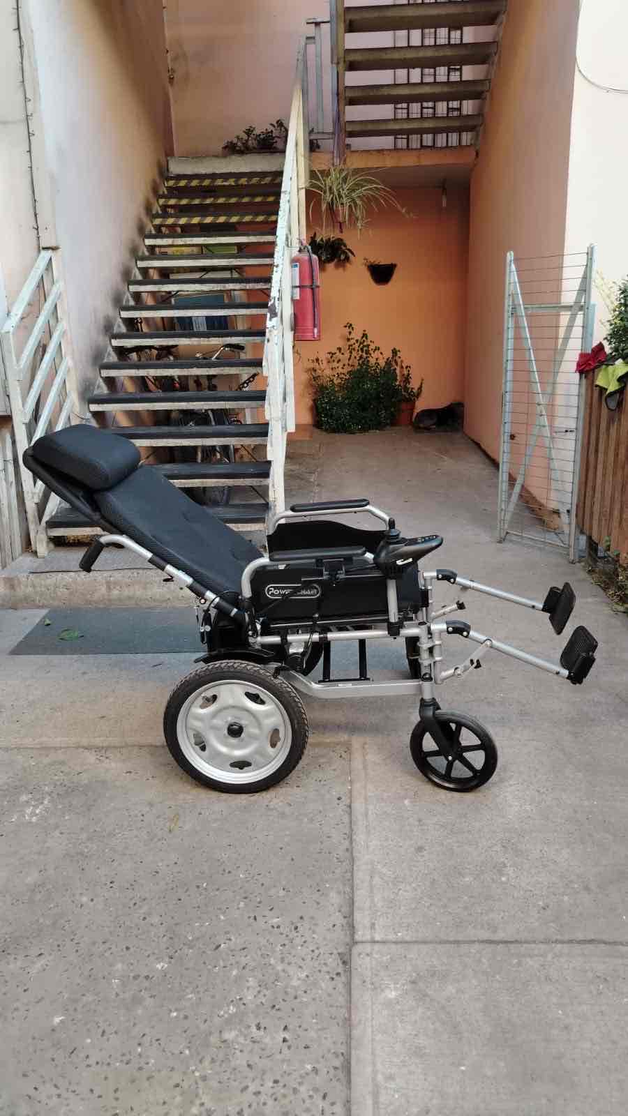 Silla de ruedas eléctrica negra - miniatura 2