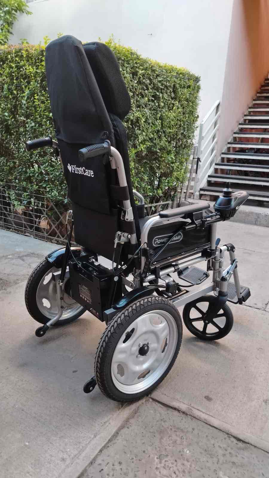 Silla de ruedas eléctrica negra - miniatura 3