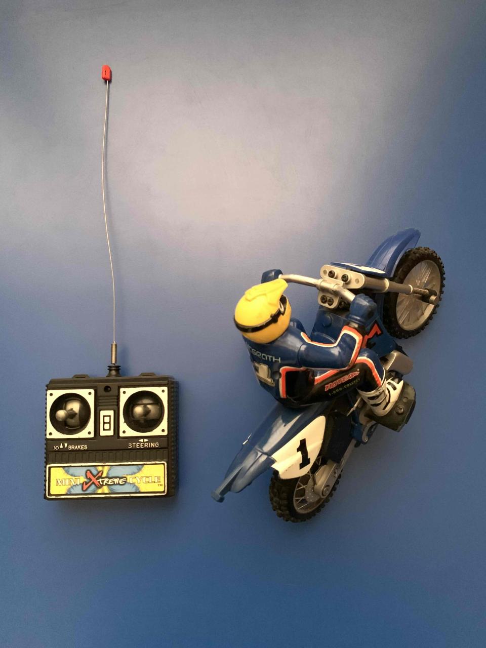 Moto a control remoto Tyco R/C X-treme (1999) - miniatura 4