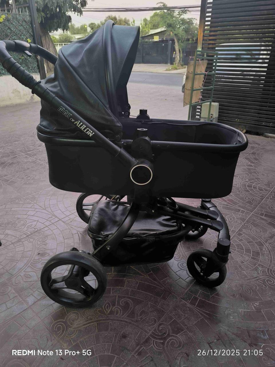 Coche de bebé negro plegable - miniatura 4