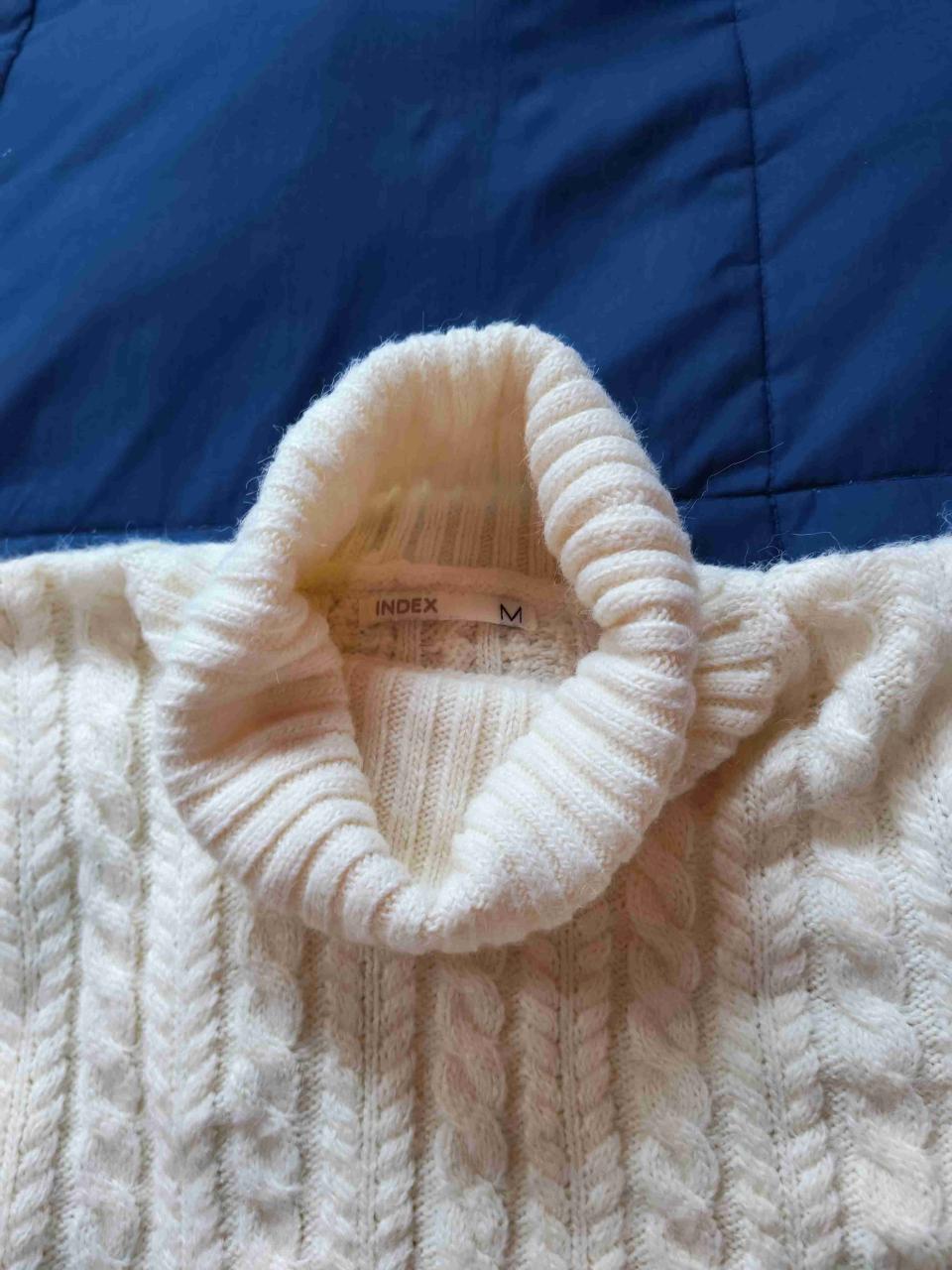 Chaleco blanco de cuello alto - miniatura 2