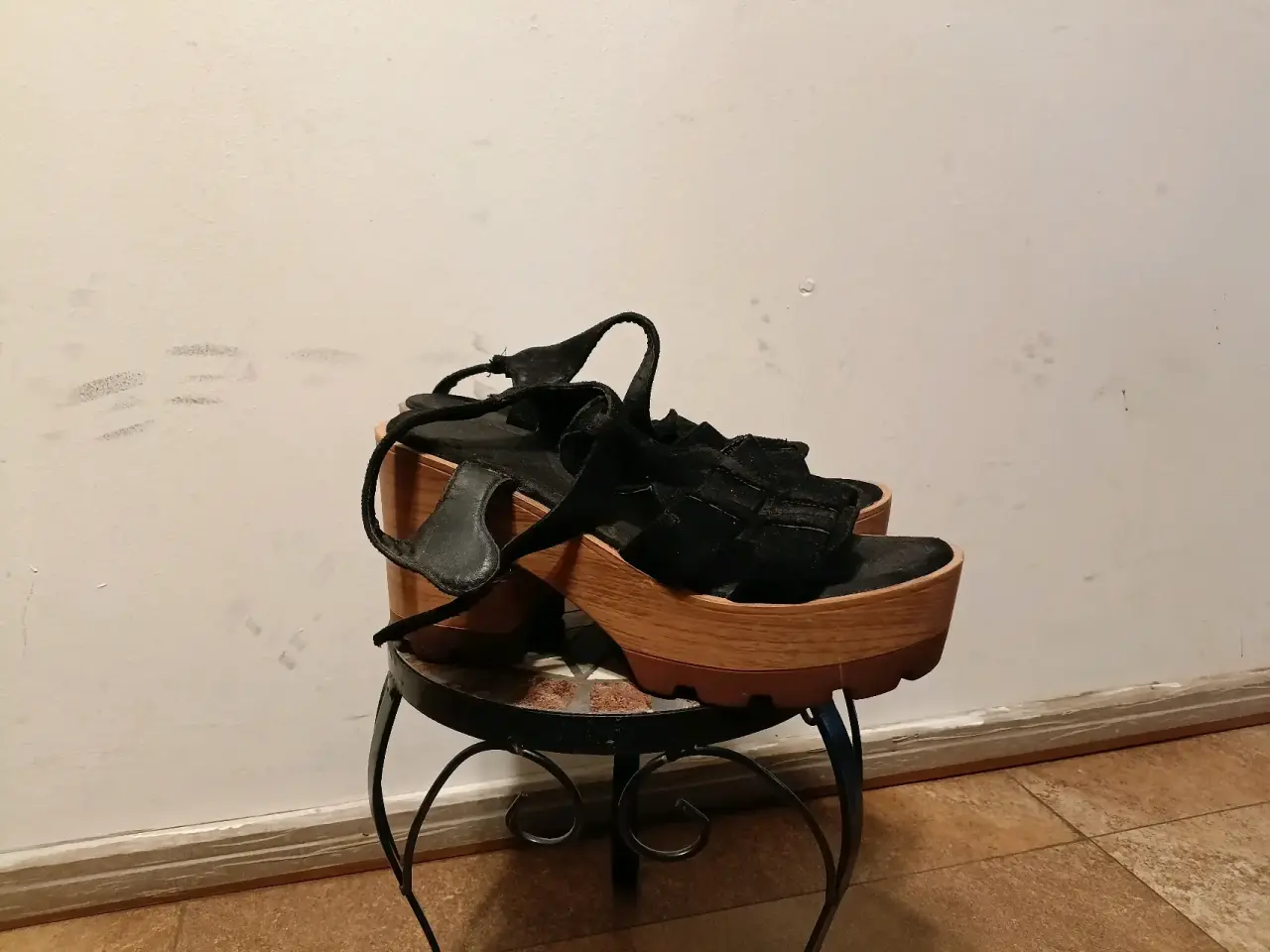 Sandalias negras con plataforma - miniatura 2