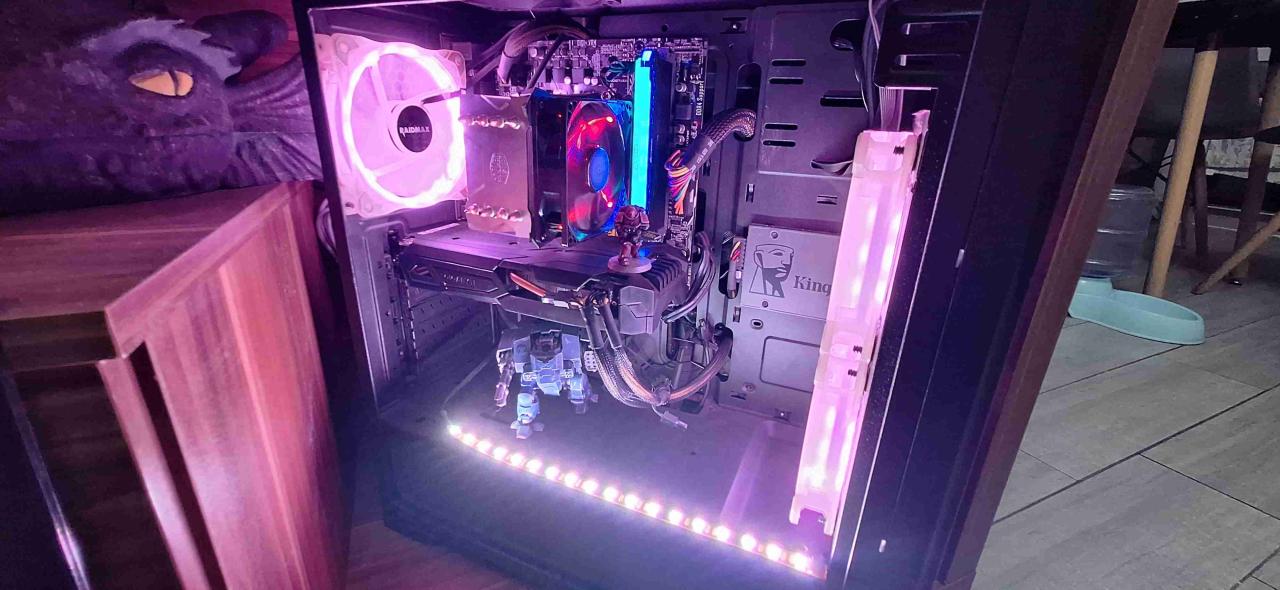 Gabinete con iluminación RGB - miniatura 1