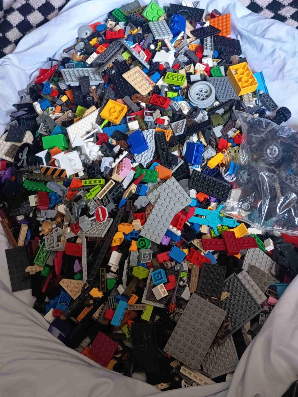 Lote de Legos piezas variadas +1000 piezas - miniatura 1