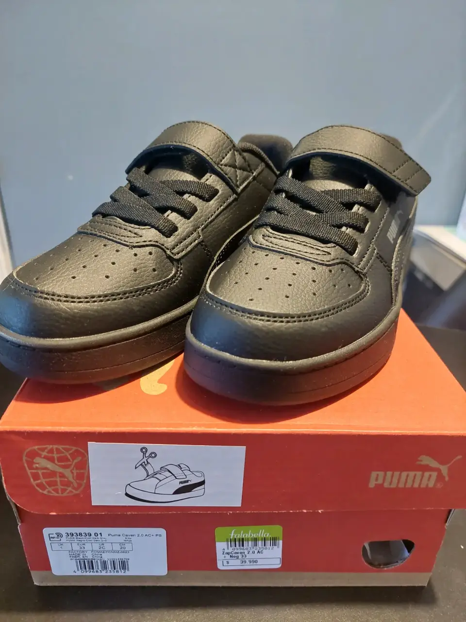 Zapatillas negras con velcro - miniatura 2