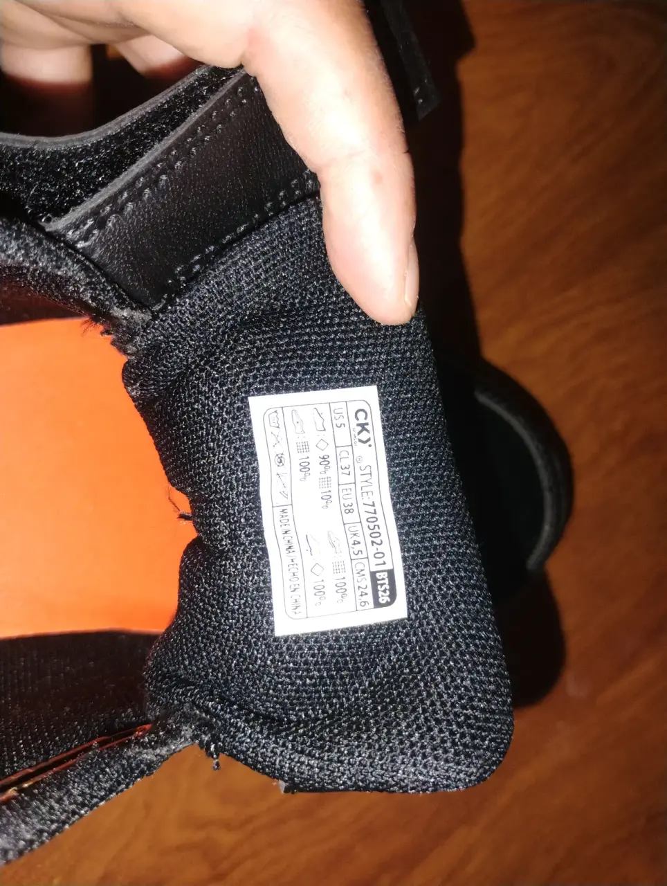 Zapatillas negras con Velcro - miniatura 2