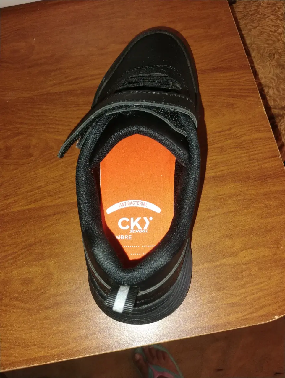 Zapatillas negras con Velcro - miniatura 3