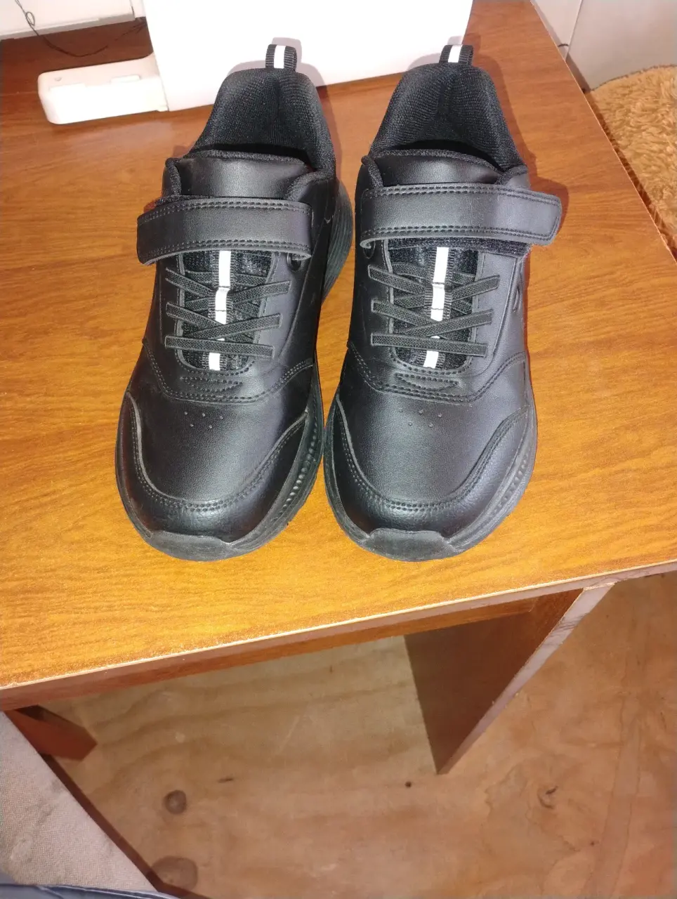 Zapatillas negras con Velcro - miniatura 5
