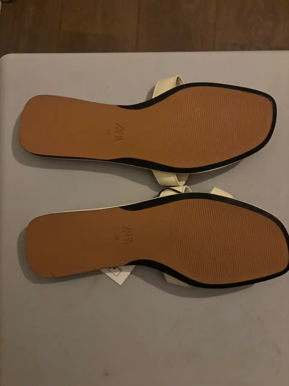 Sandalias planas color crema Zara - miniatura 2
