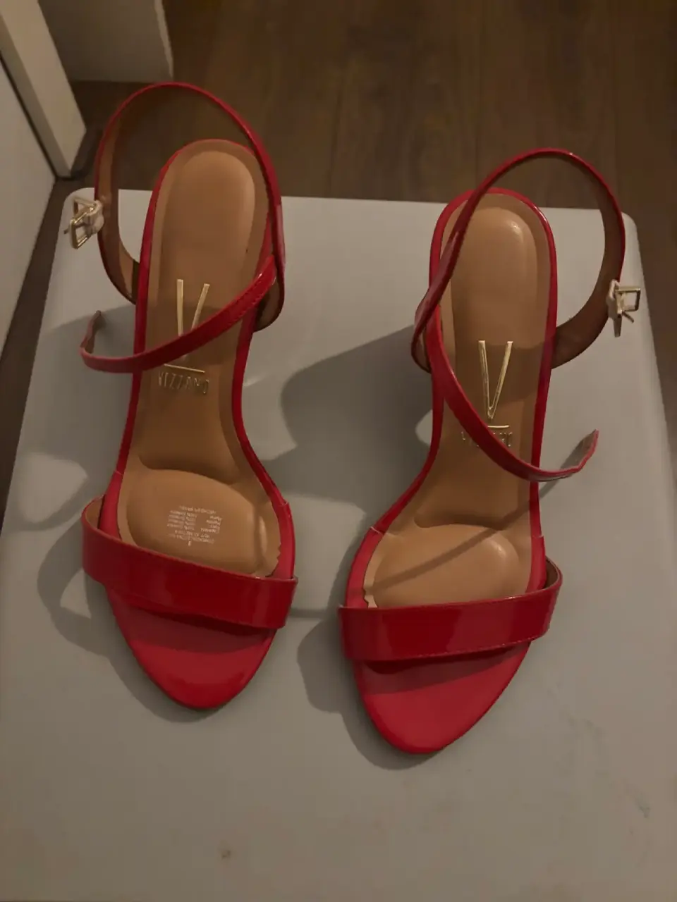 Sandalias rojas elegantes - miniatura 1