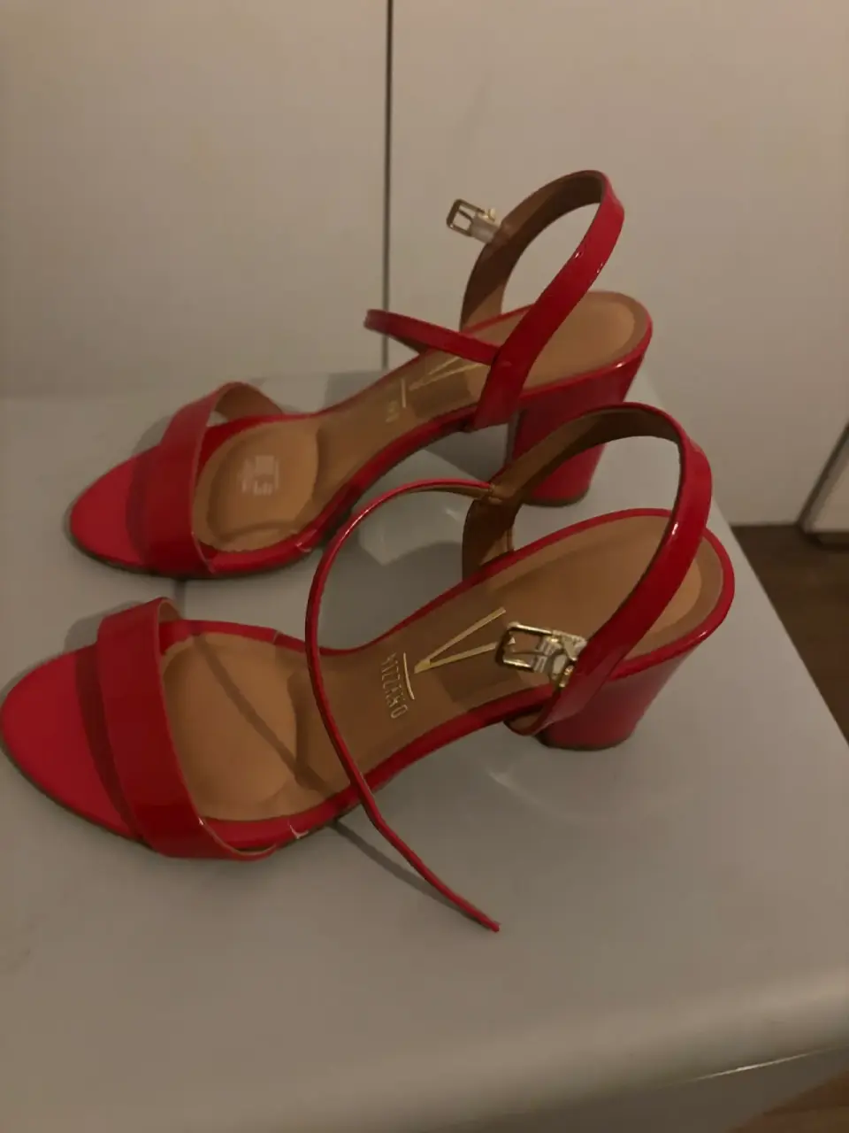 Sandalias rojas elegantes - miniatura 2
