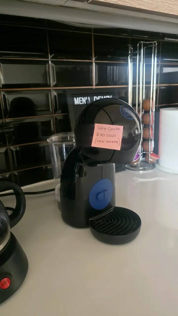 Cafetera Dolce Gusto negra - miniatura 2