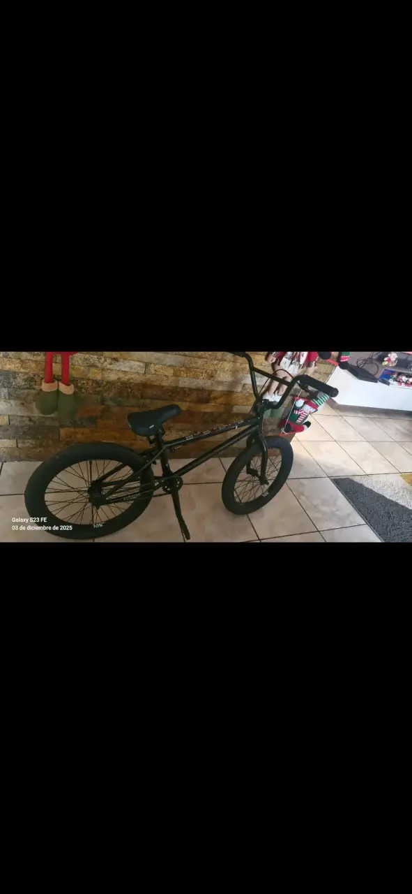 Bicicleta BMX negra - miniatura 4
