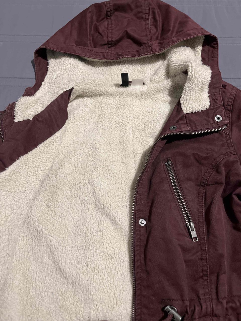 Abrigo burdeo con gorro - miniatura 2