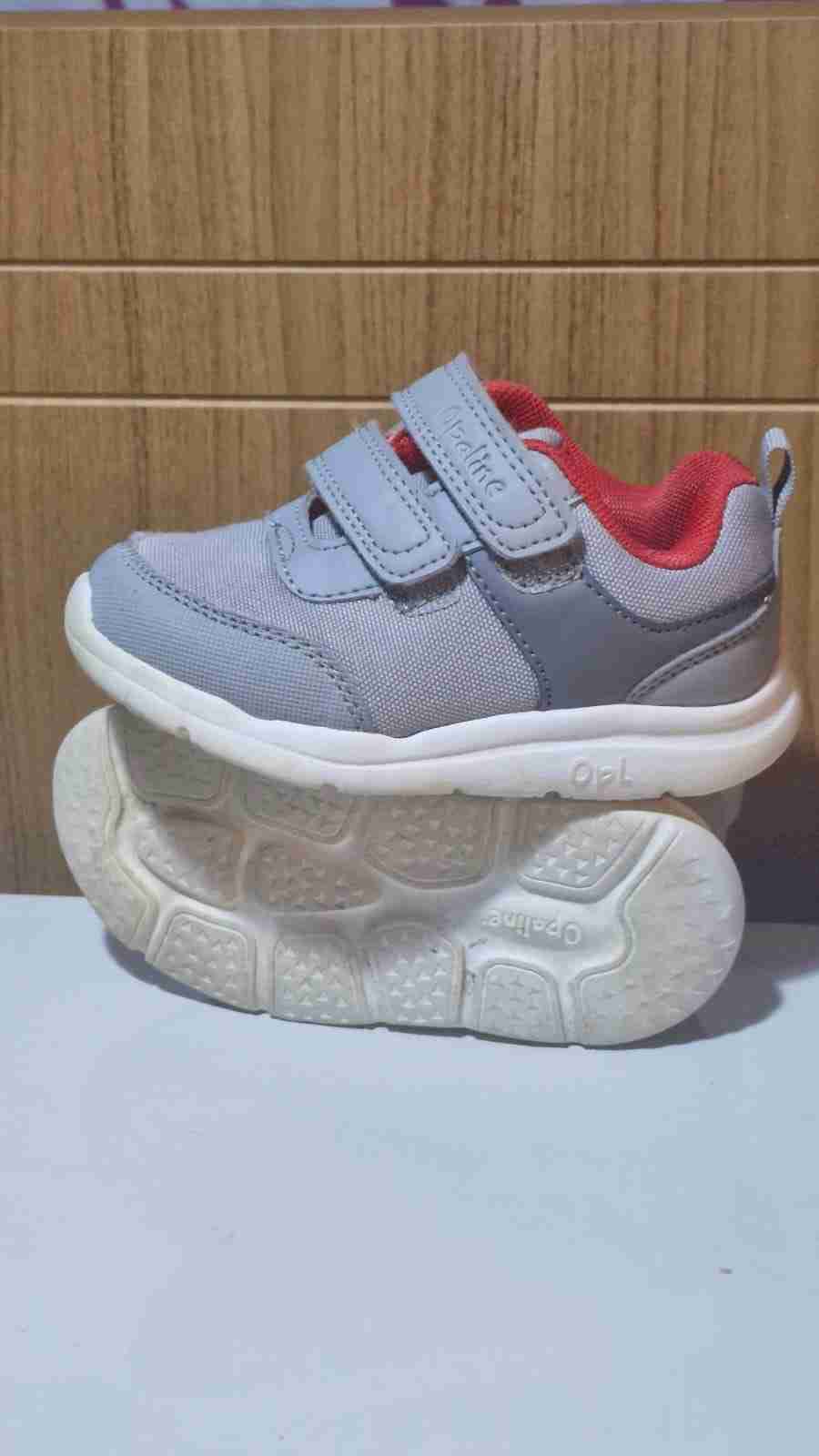 Zapatillas grises para niños