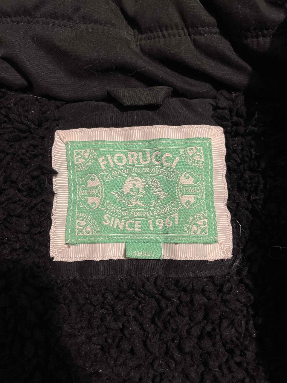 Abrigo negro con gorro - miniatura 3