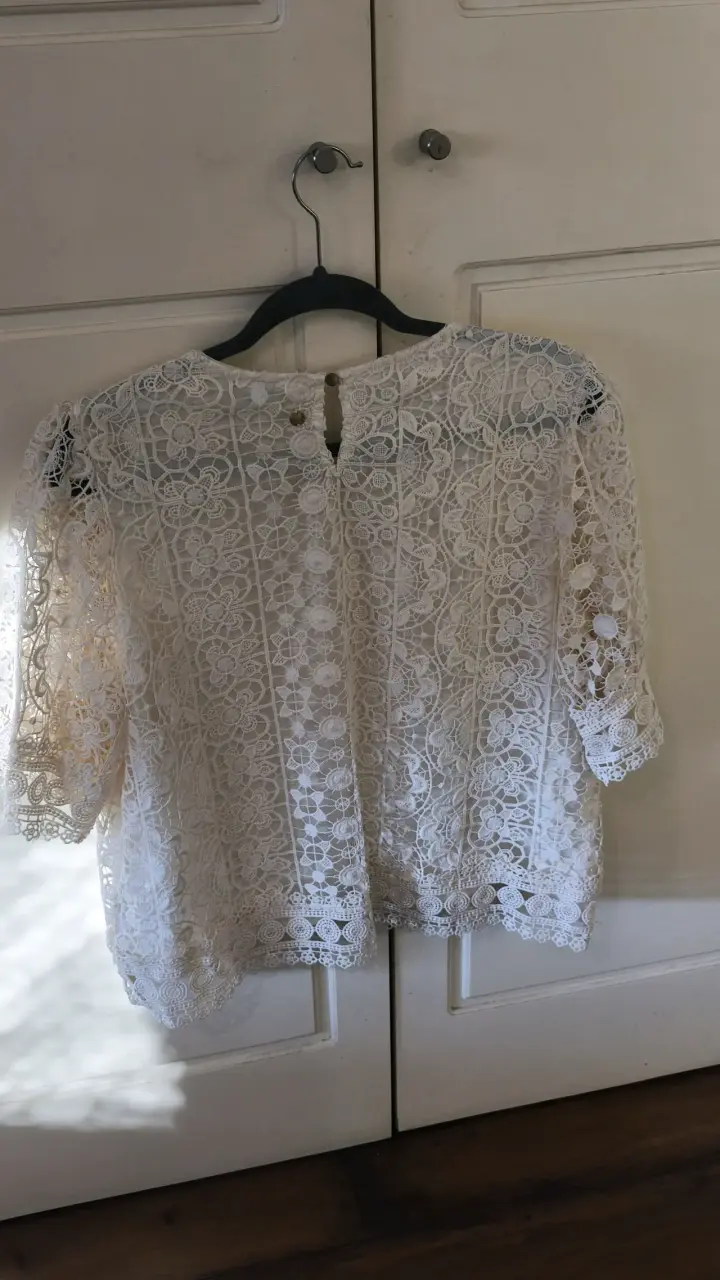 Blusa blanca de encaje - miniatura 2