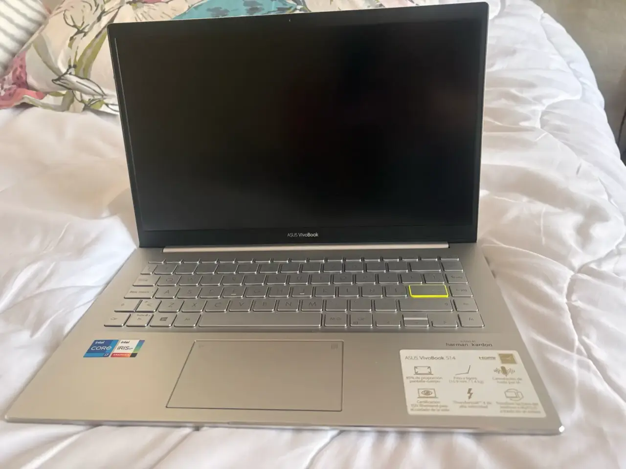 Laptop ASUS VivoBook con stickers - miniatura 2