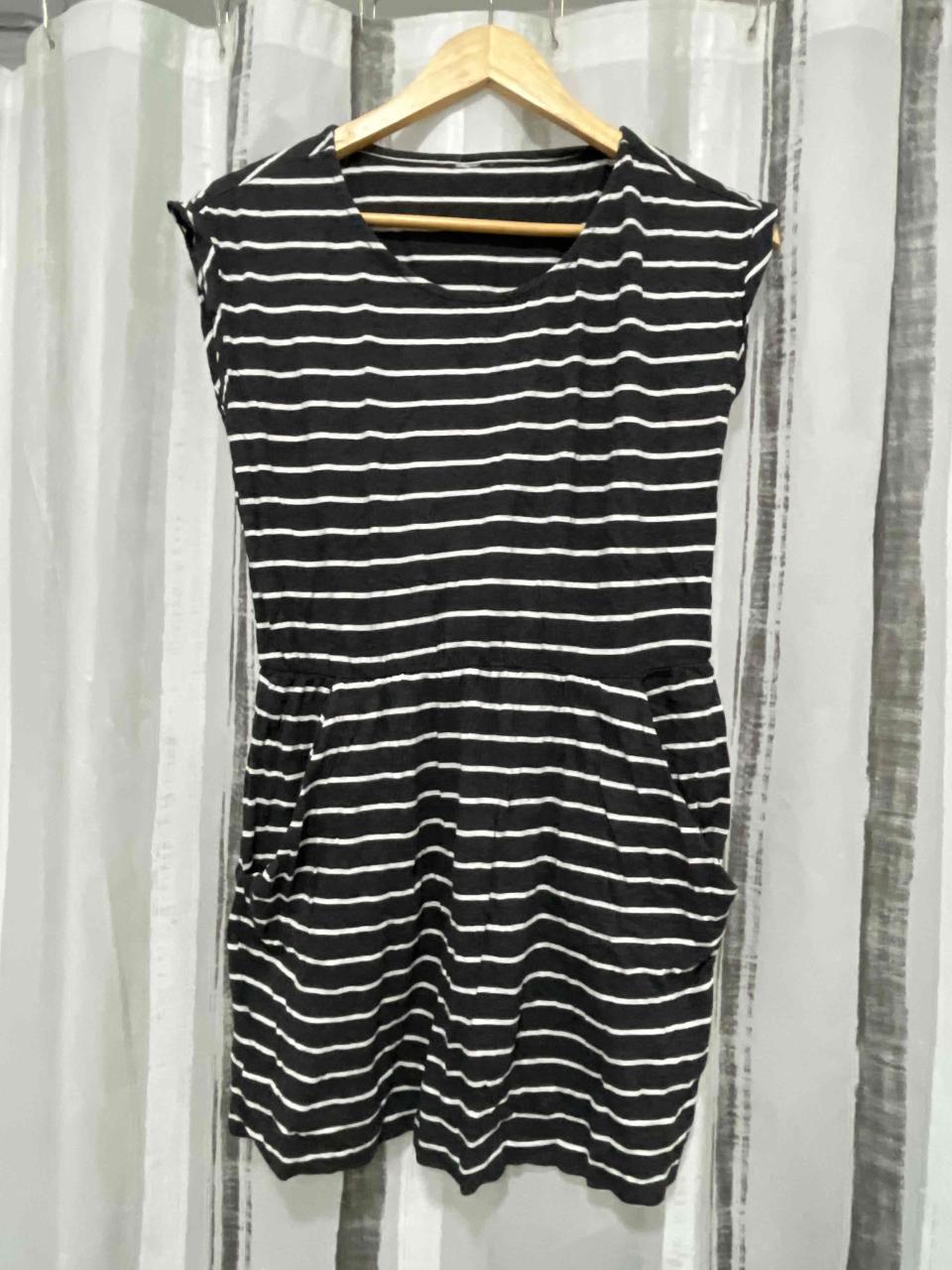 Vestido rayas blanco y plomo oscuro