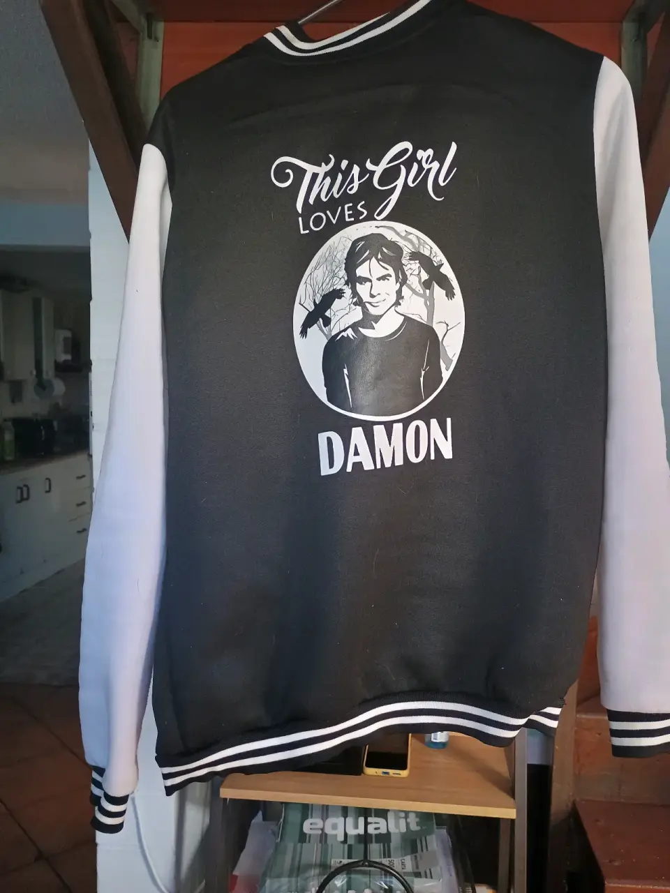 Chaqueta tipo bomber The vampire diaries - miniatura 2