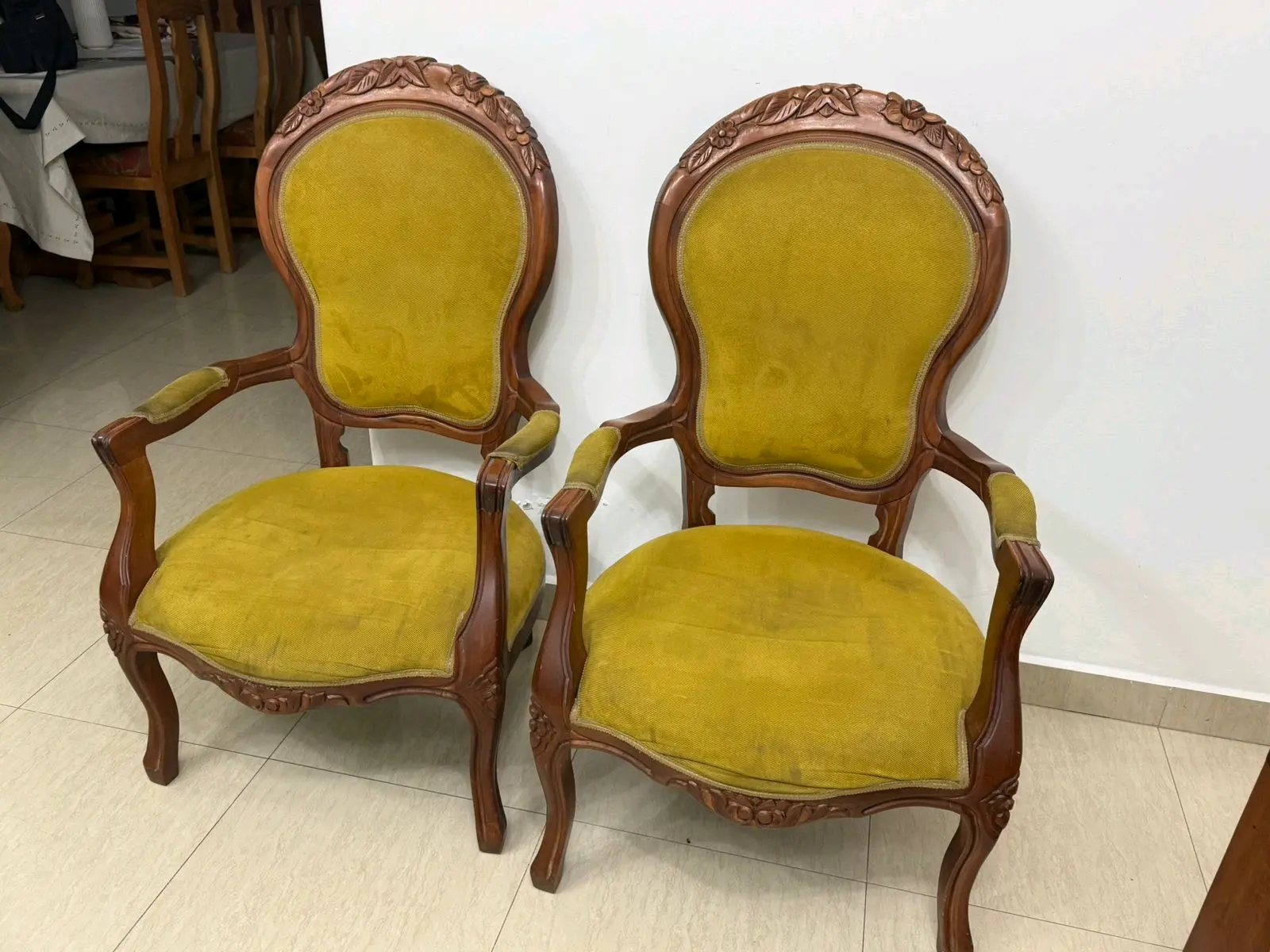 Set de sofá mas poltronas en madera nativa - miniatura 2