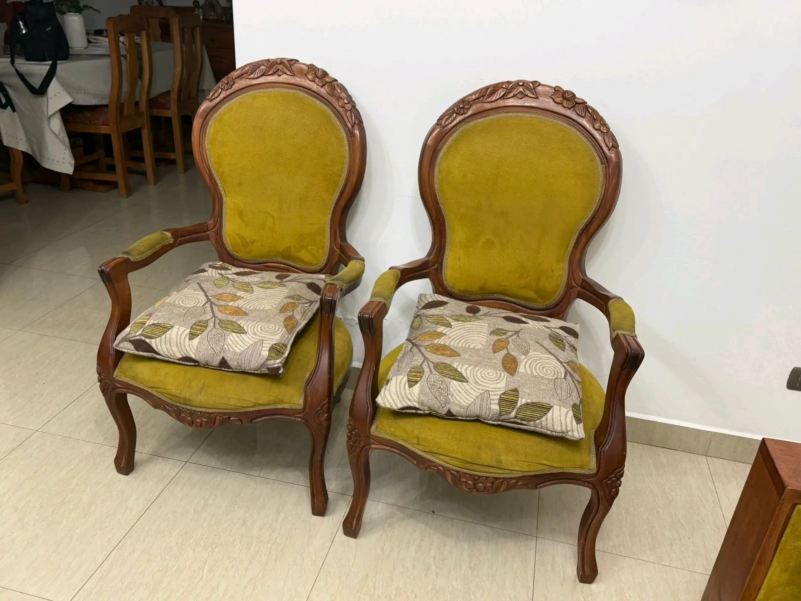 Set de sofá mas poltronas en madera nativa - miniatura 3