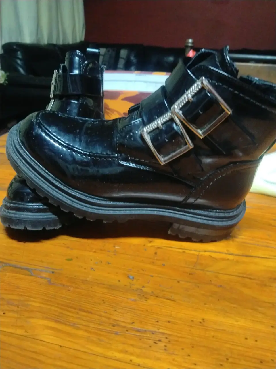 Botines negros con hebillas - miniatura 3