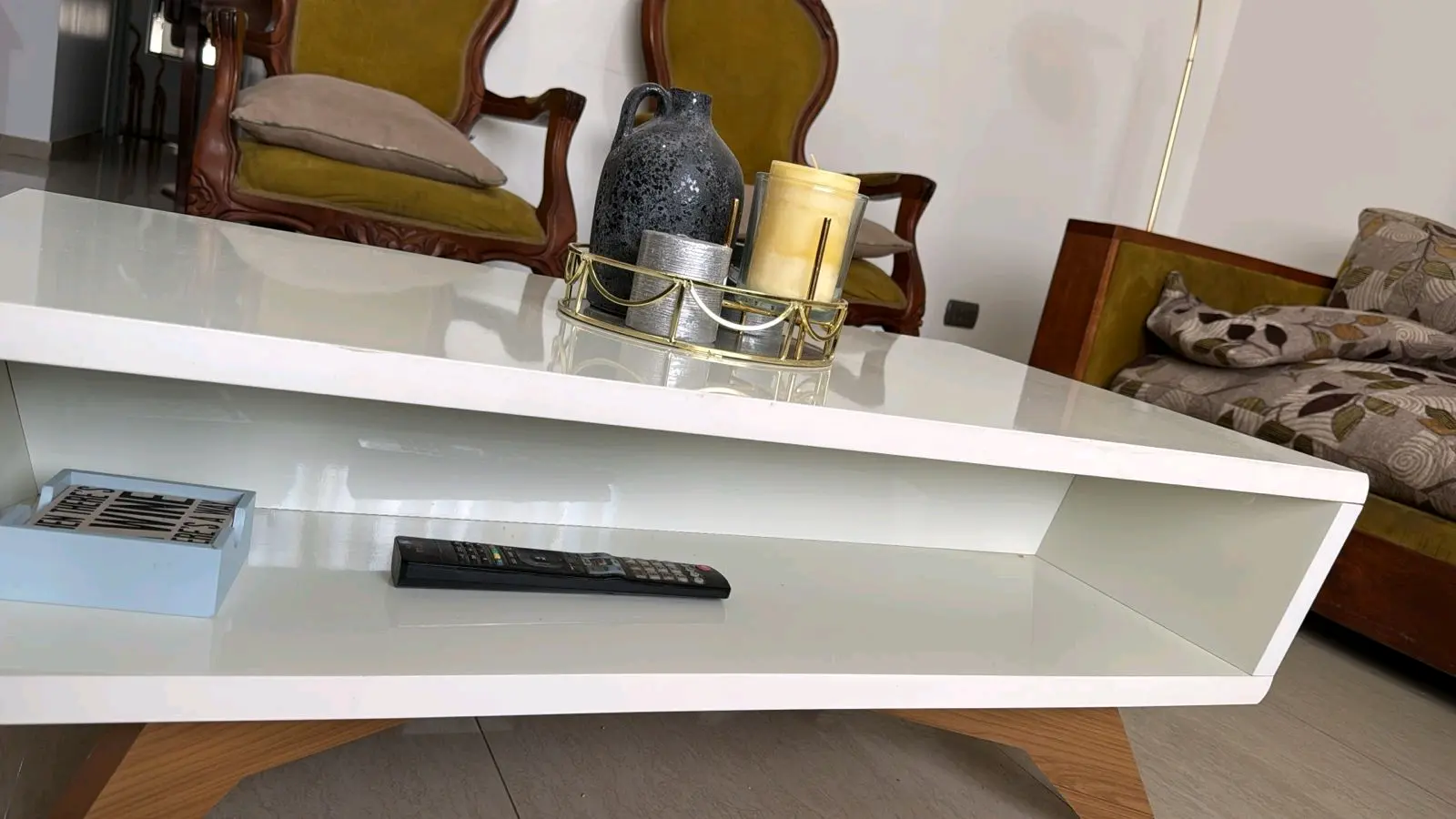 Mesa de centro blanca moderna con esquinero - miniatura 3