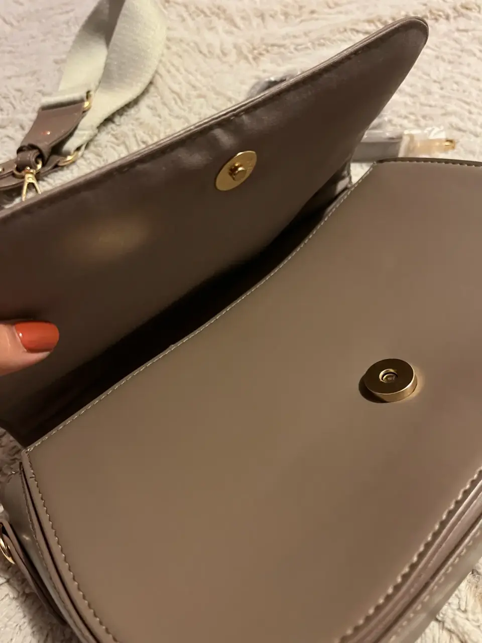 Cartera marrón con correa ajustable - miniatura 2