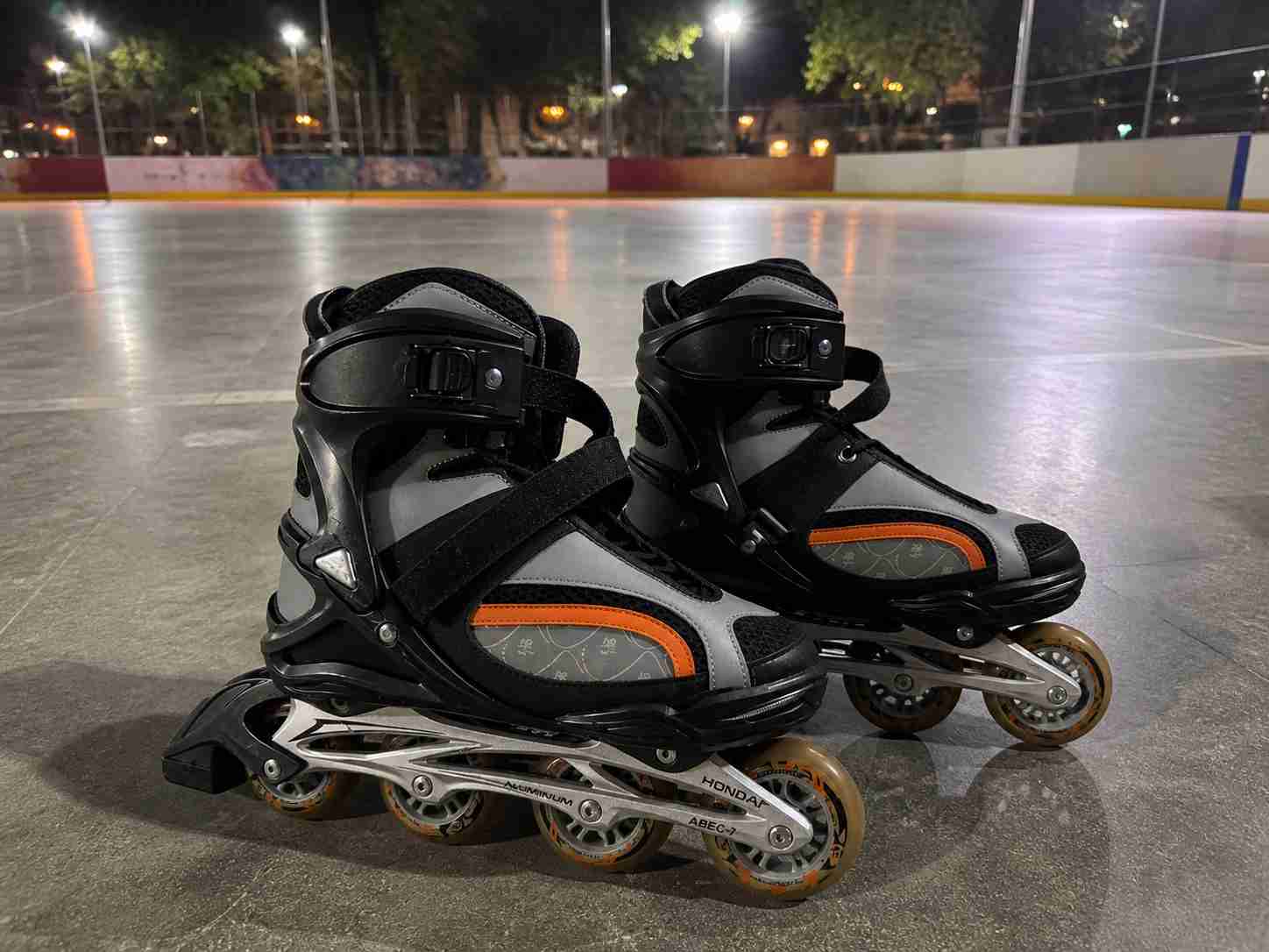 Patines en línea negros y grises - miniatura 3
