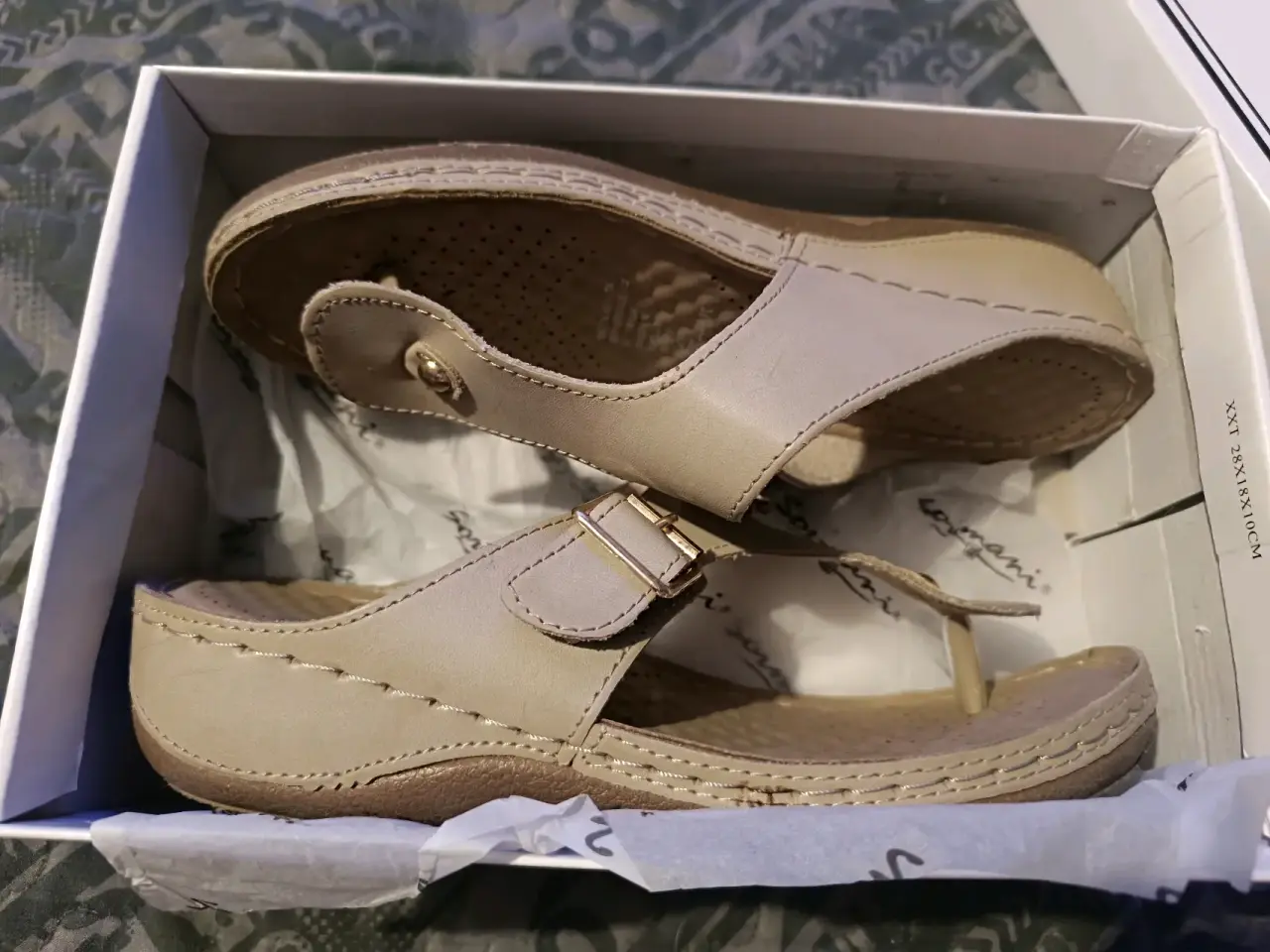Sandalias beige cómodas - miniatura 3