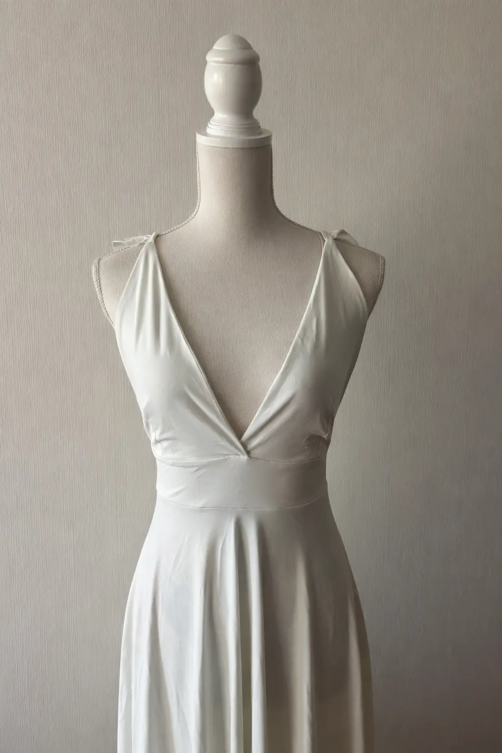 Vestido largo blanco elegante - miniatura 3