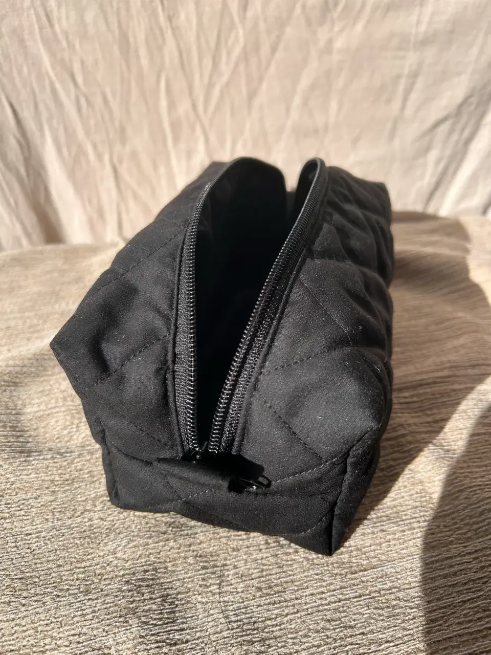 Estuche acolchado negro - miniatura 2