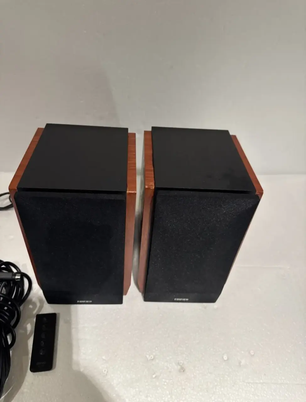Parlantes Edifier R1700BT Bluetooth - miniatura 2