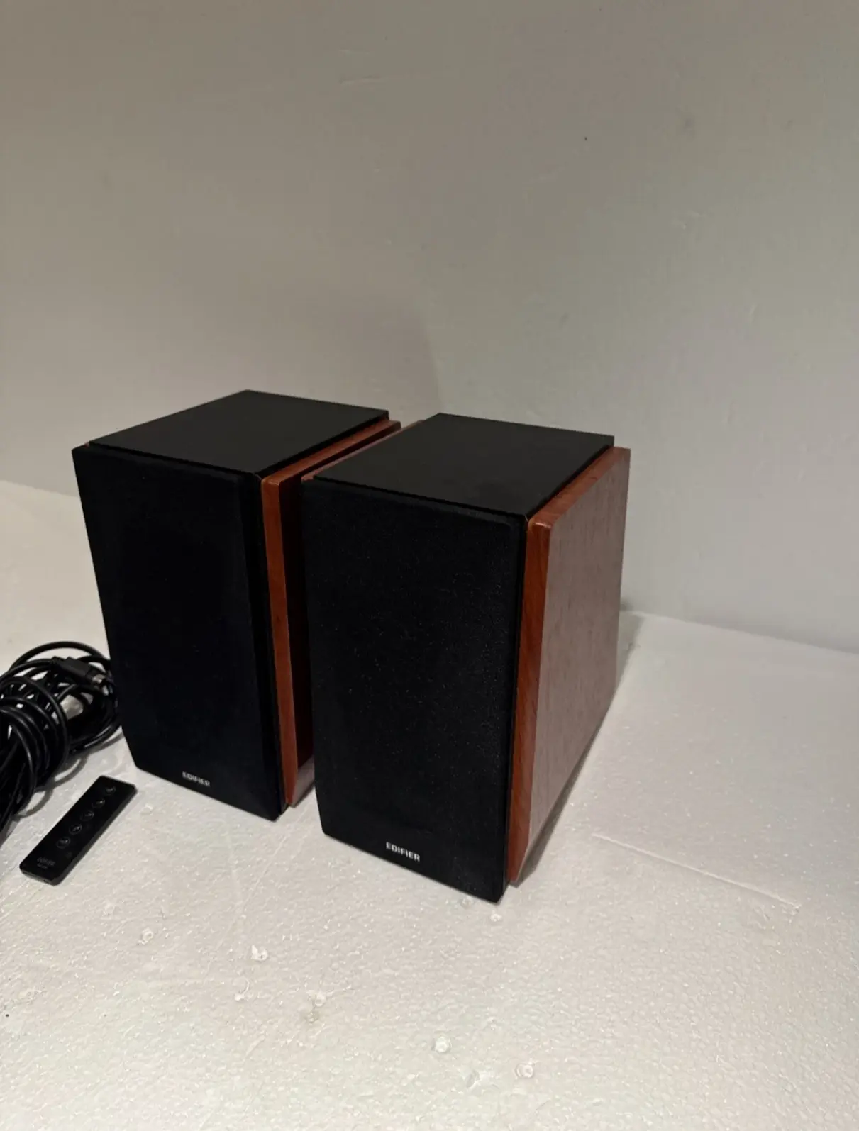 Parlantes Edifier R1700BT Bluetooth - miniatura 3