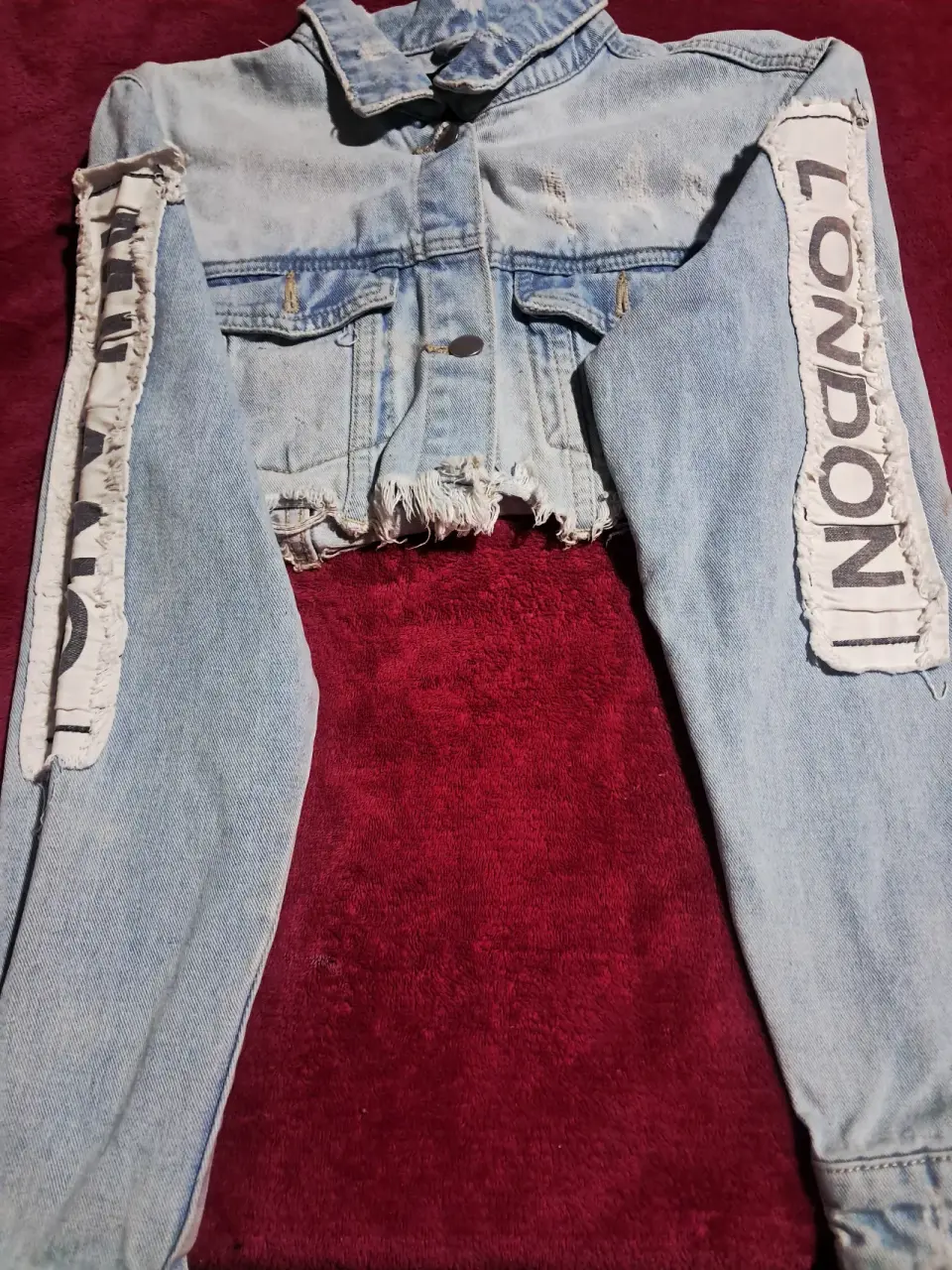 Chaqueta de mezclilla con diseño - miniatura 1