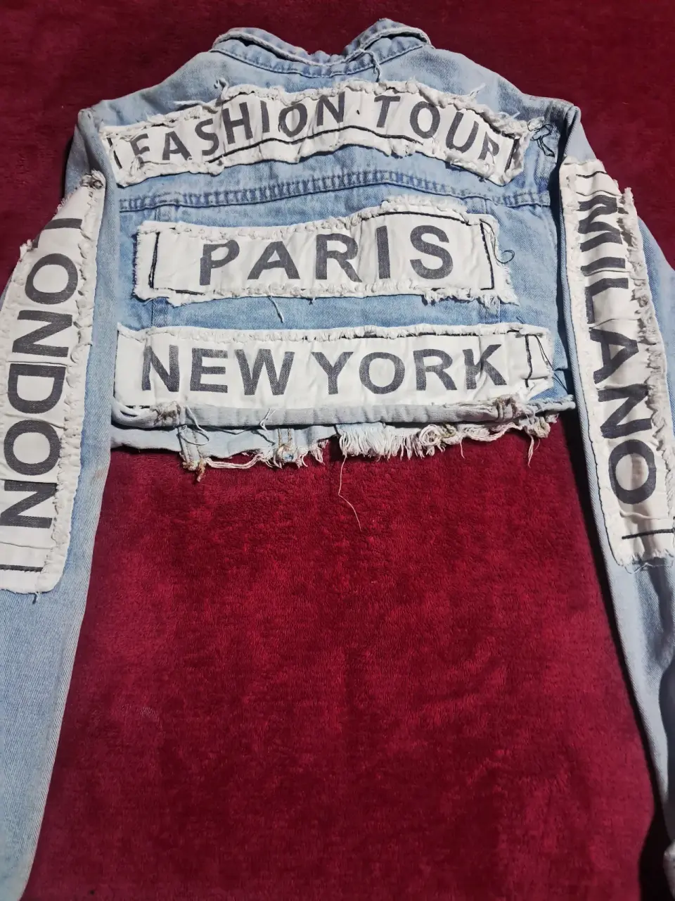 Chaqueta de mezclilla con diseño - miniatura 3