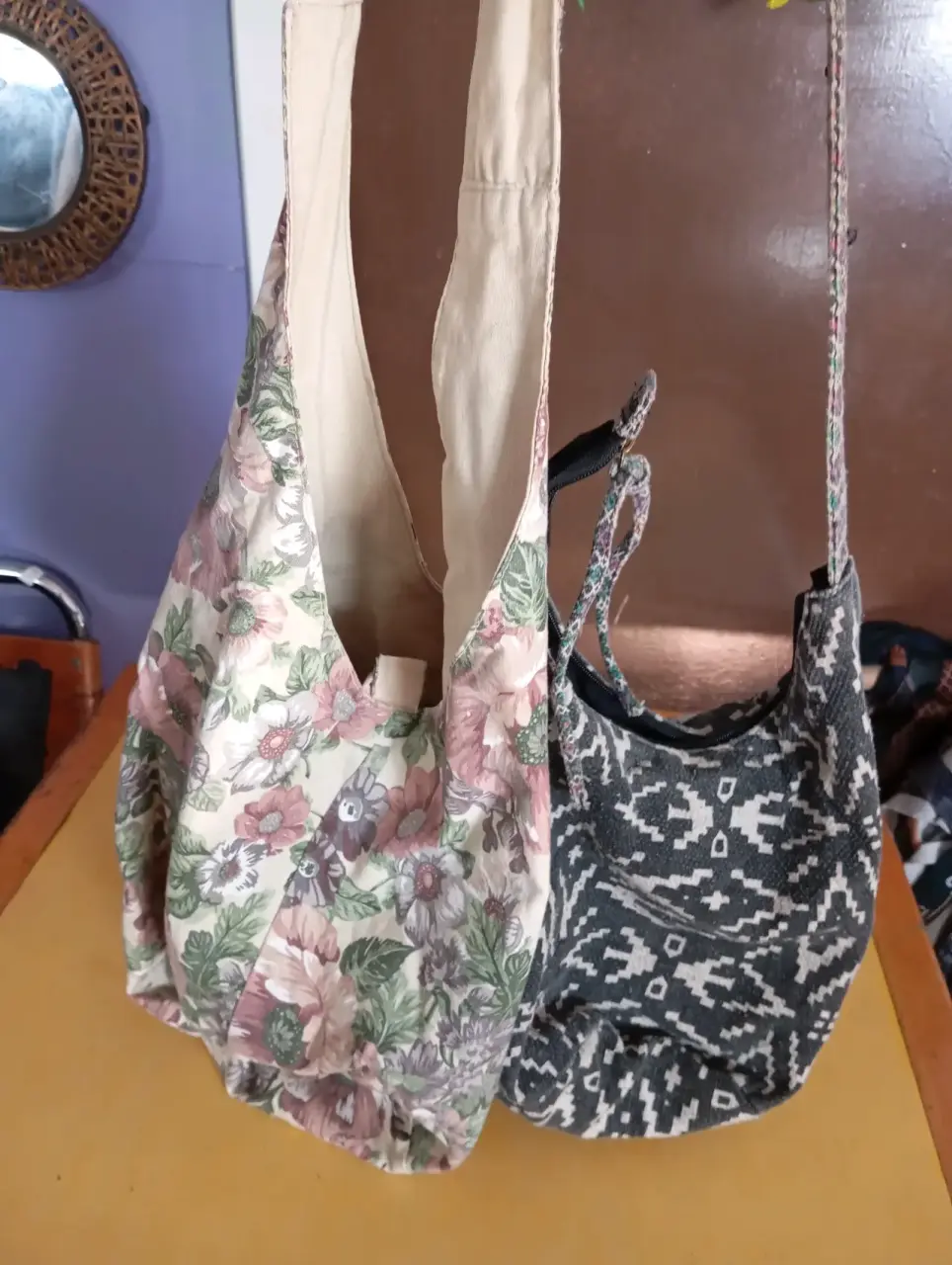 Cartera negra con detalles metálicos - miniatura 6