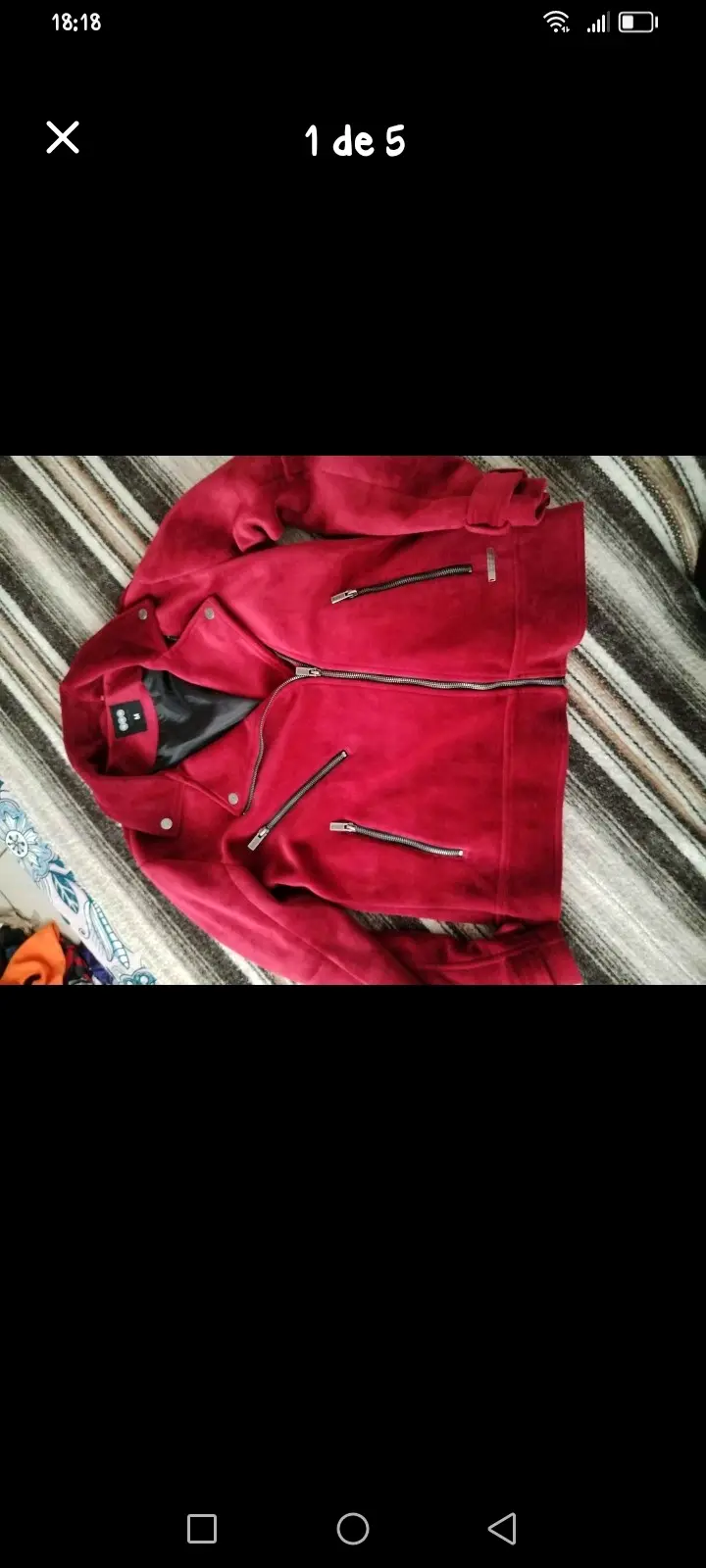 Chaqueta roja estilo motociclista - miniatura 1