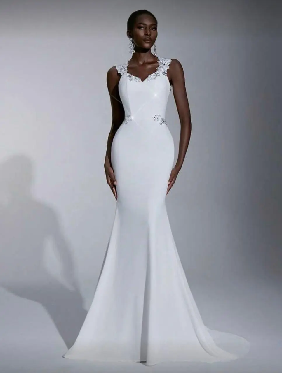 Vestido de novia blanco elegante - miniatura 1
