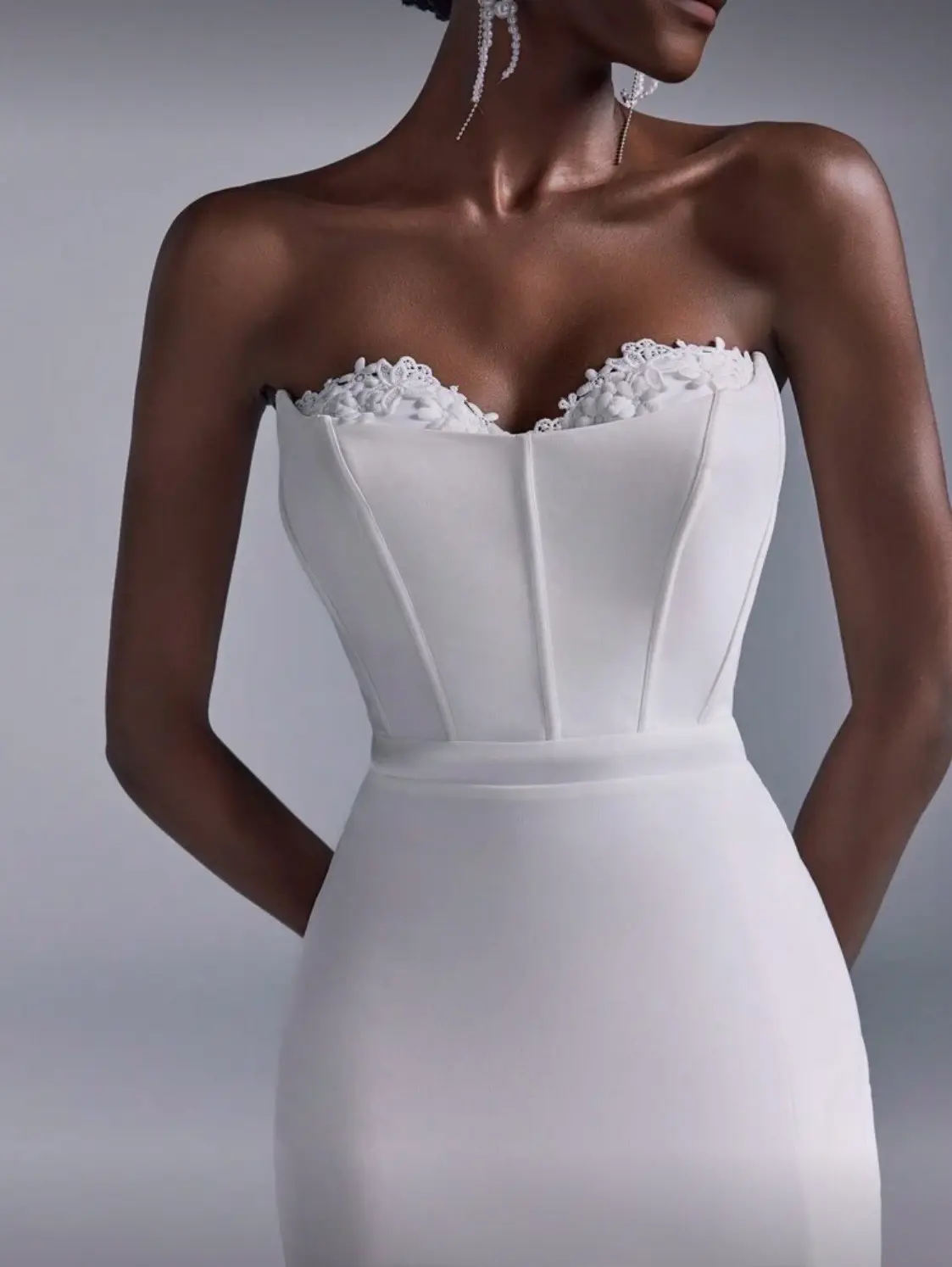 Vestido de novia blanco con abertura - miniatura 2