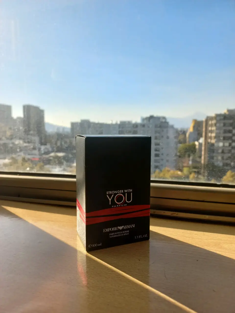 Perfume stronger whit you y scandal intense - miniatura 3